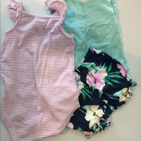 Carters 6M 3 piece floral shorts - Picture 2 of 3